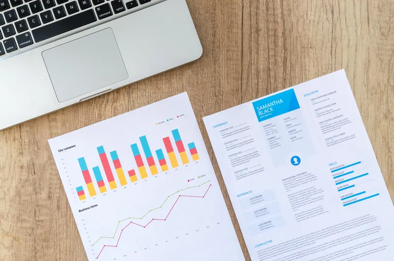 Análisis financiero corporativo con calculadora